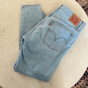 Levi’s Wedgie Skinny Ankle Jeans